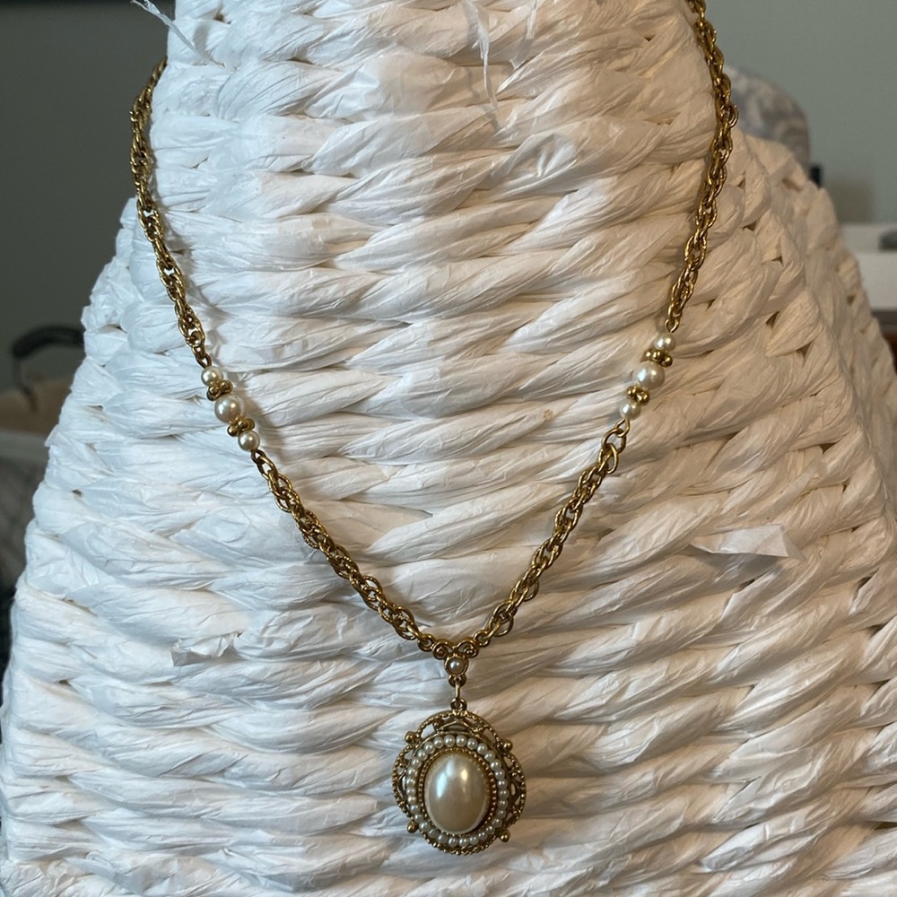 Beautiful pearl necklace from 1928 jewelry line